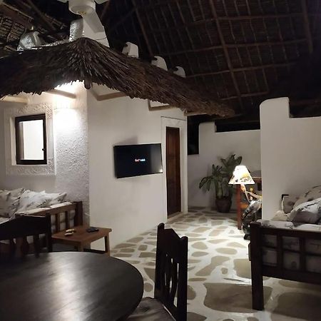 Twiga House Resort Piscina ☆☆☆☆☆ Pearl Beach Watamu Dış mekan fotoğraf