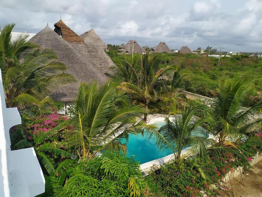 Twiga House Resort Piscina ☆☆☆☆☆ Pearl Beach Watamu Dış mekan fotoğraf