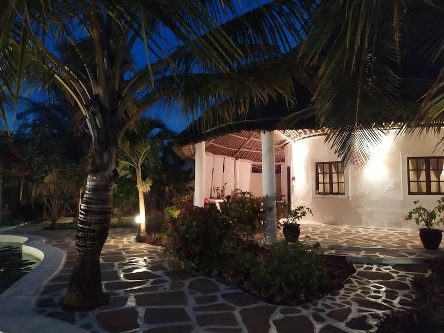 Twiga House Resort Piscina ☆☆☆☆☆ Pearl Beach Watamu Dış mekan fotoğraf